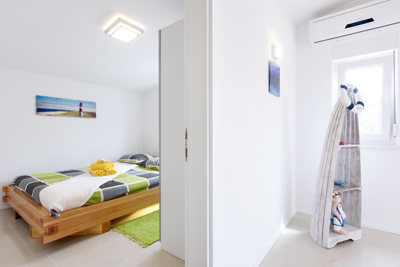 Studio Apartment Maslina Горни-Карин Экстерьер фото